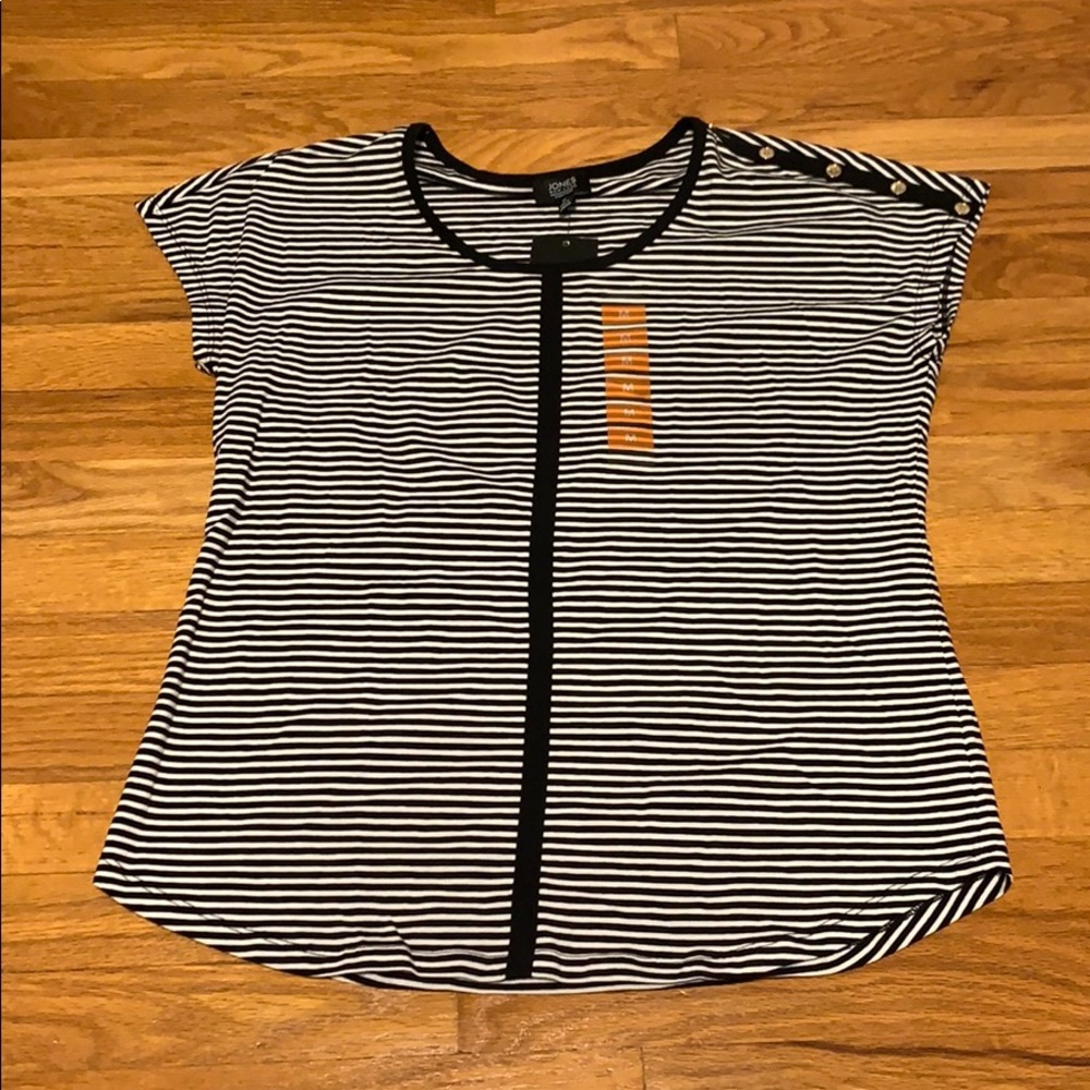 Jones New York black and white striped t-shirt